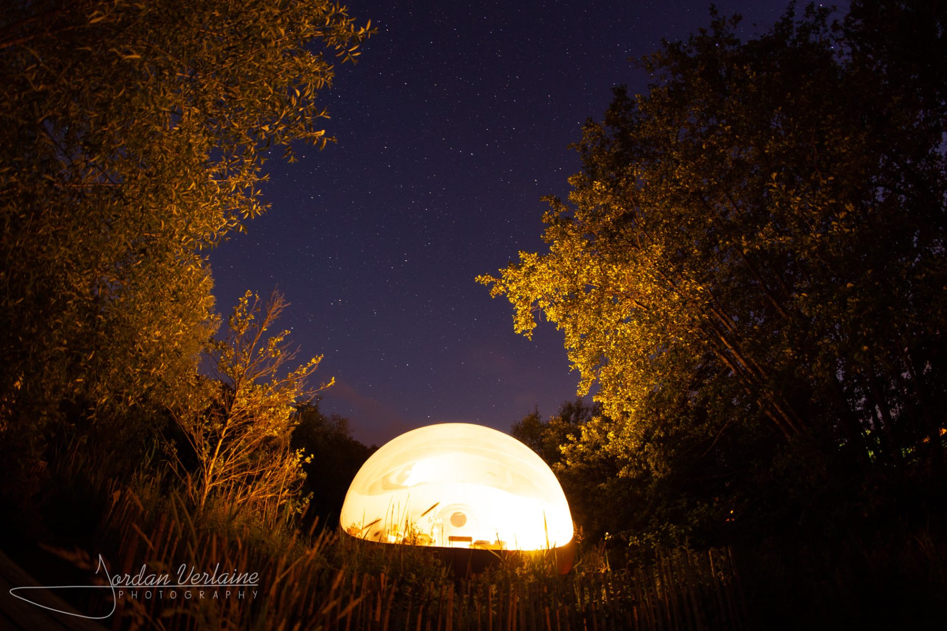 Bulle transparente au bord de la rivière aux Étangs de Cendron