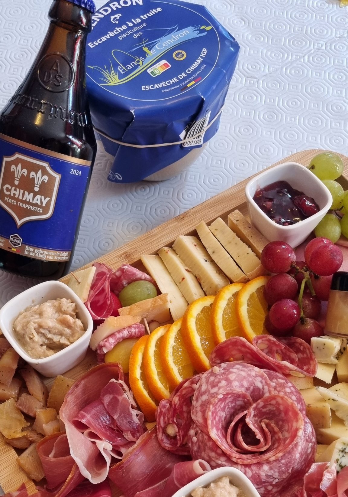 Repas dans le dôme au coin du feu