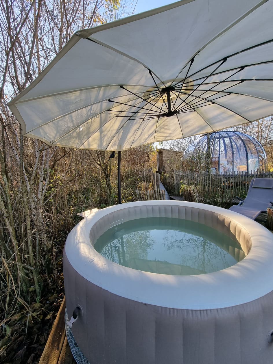 Jacuzzi privatif près du dôme
