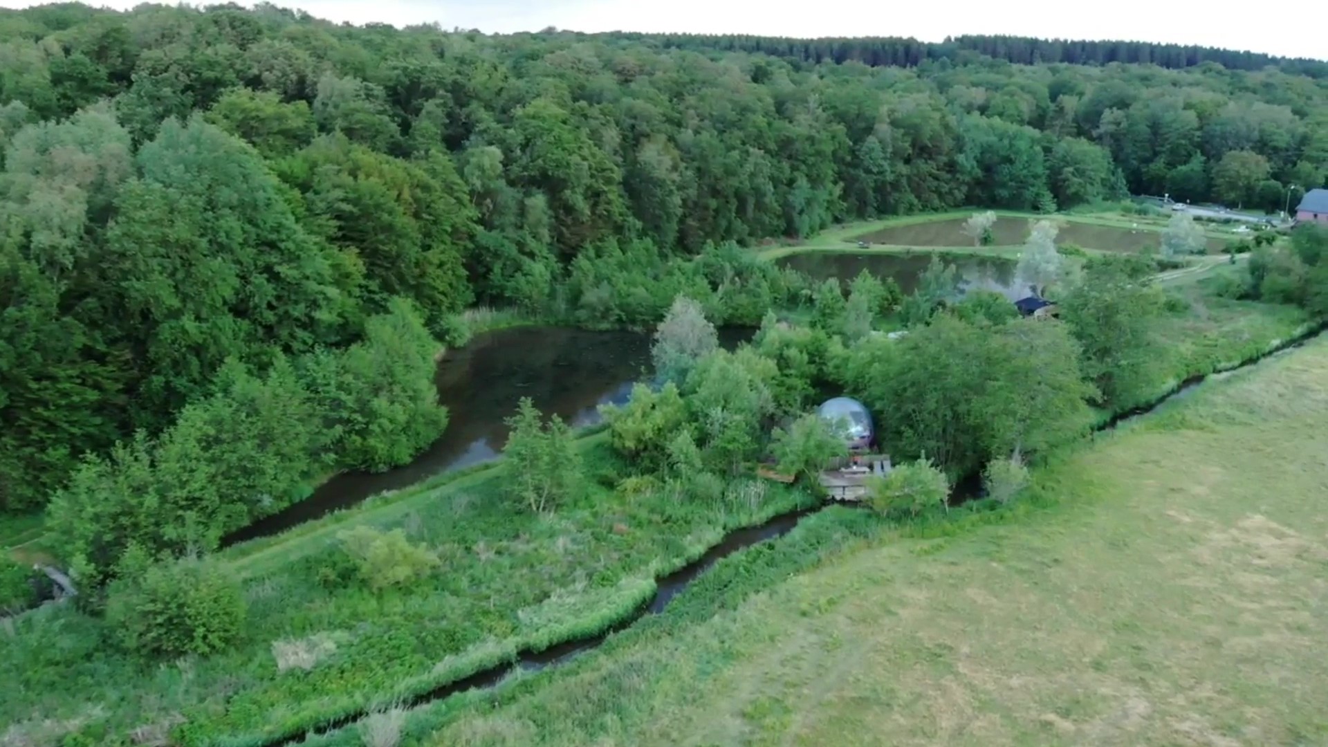 Bulle transparente en pleine nature aux Etangs de Cendron