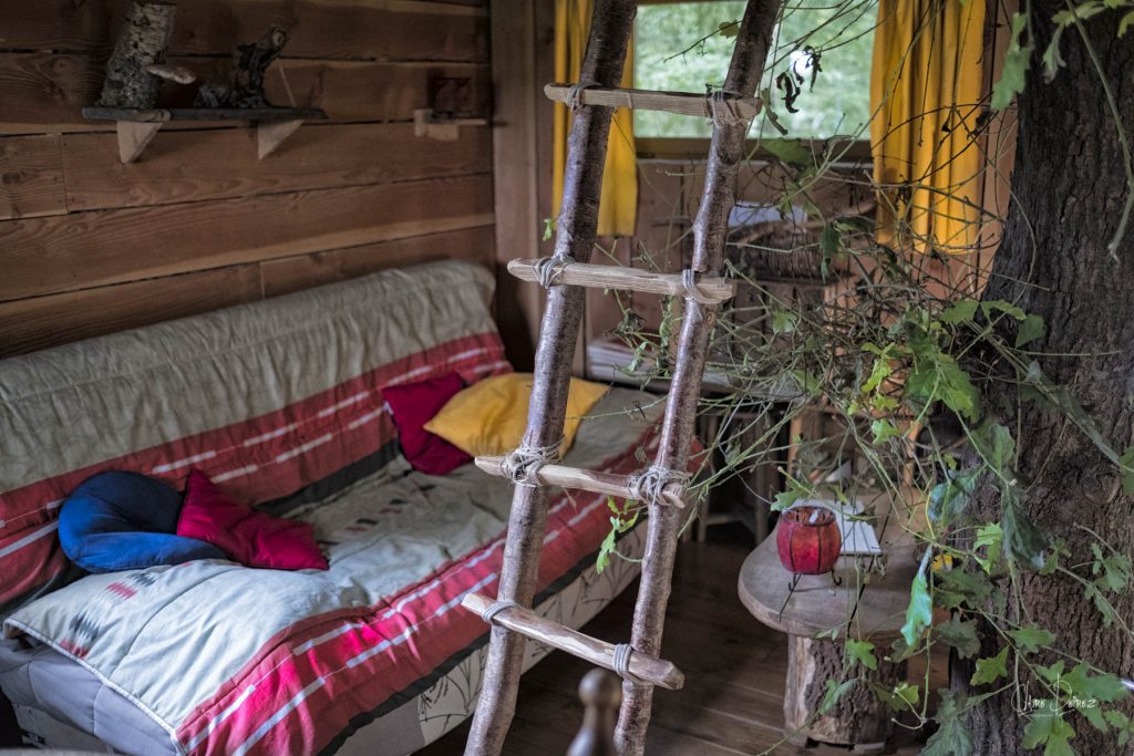 Détail du bois et de la décoration dans la cabane