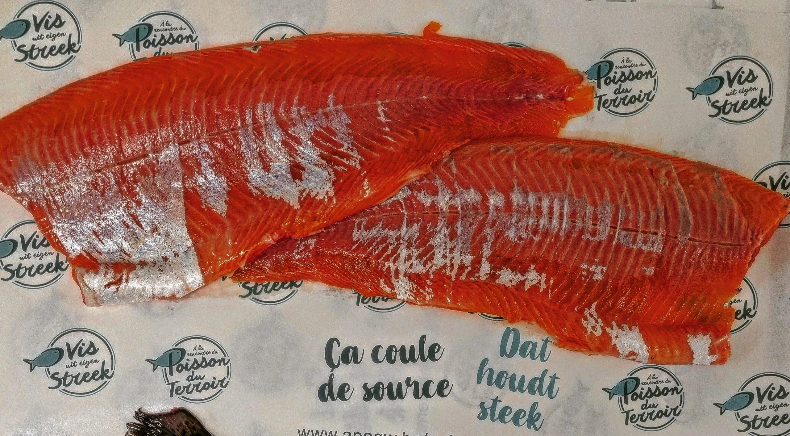 Produits de la pisciculture à cuisiner dans la cabane